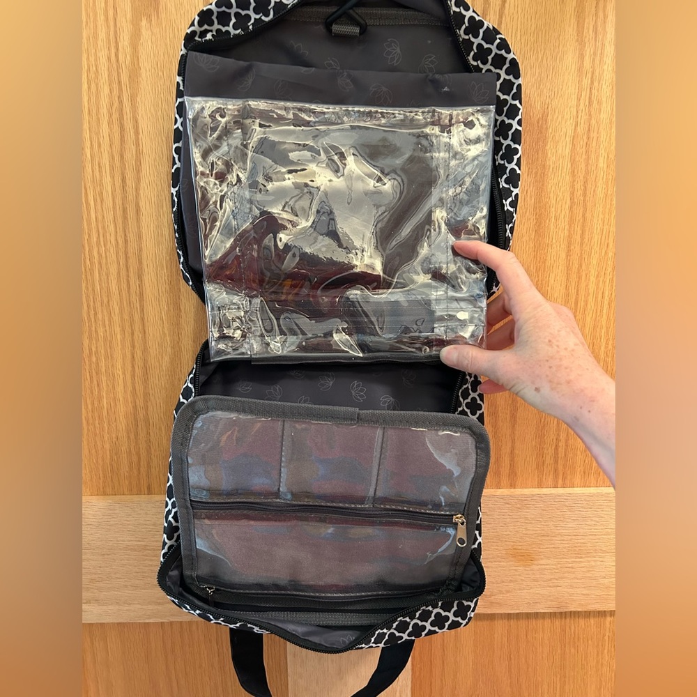 Toiletry kit - Picture 3 of 3